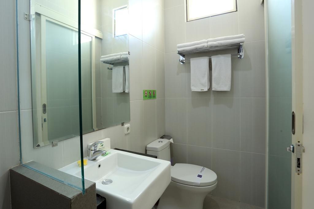 Reddoorz Near Pantai Jerman Hotel Kuta  Exterior photo